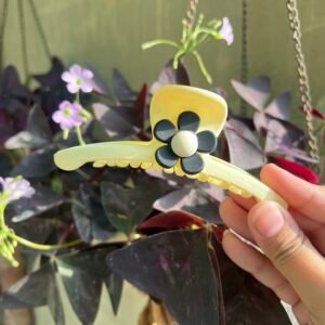 Daisy Hair Claw