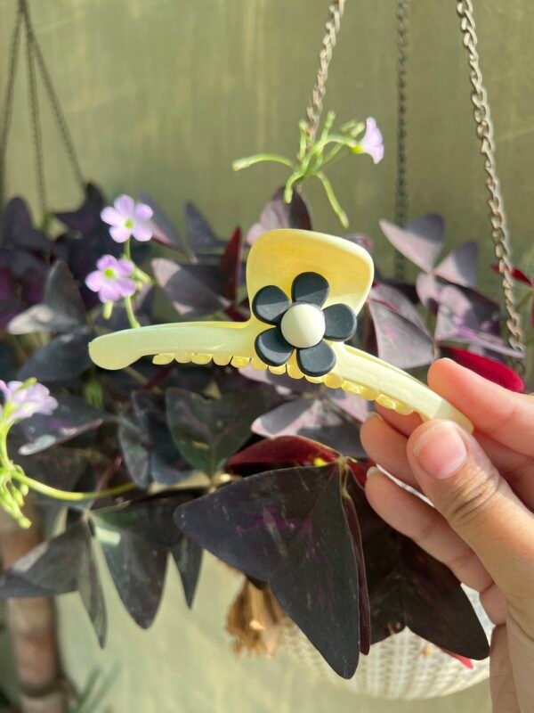 Daisy Hair Claw