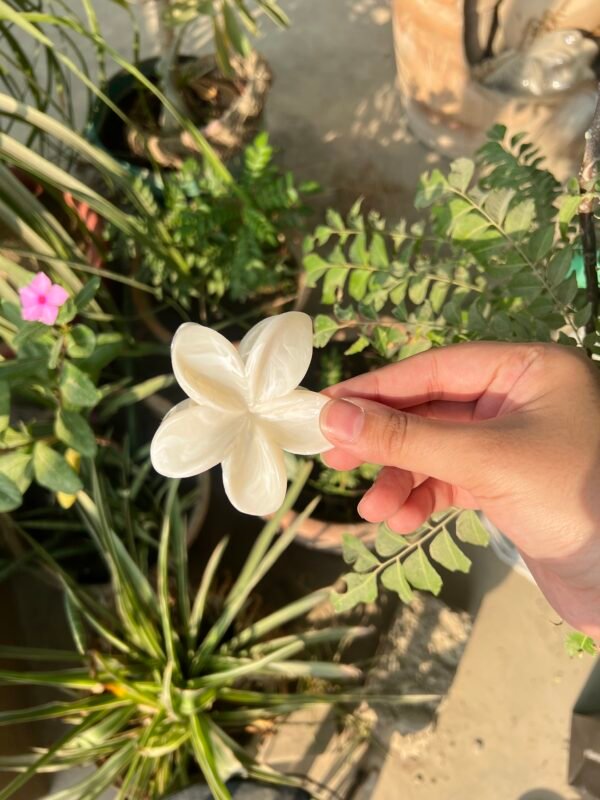 Marble Flower Hair Claws - Image 4